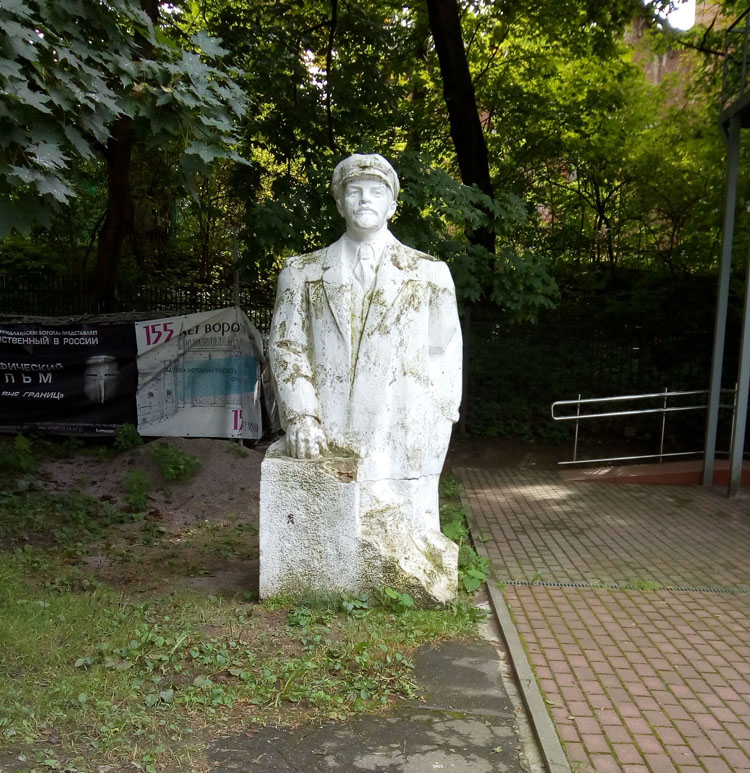 Фридландские ворота. Ленин