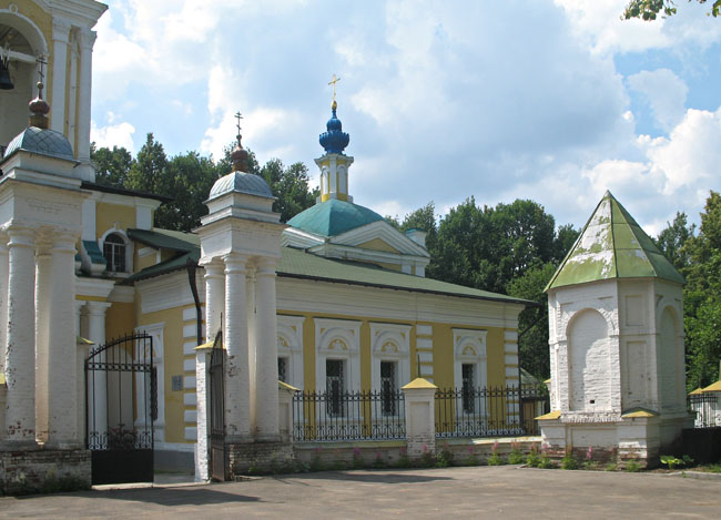 Храм Иоанна Богослова в Могильцах