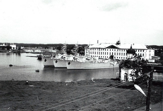 Соловецкий монастырь в 1986 году. Военные корабли