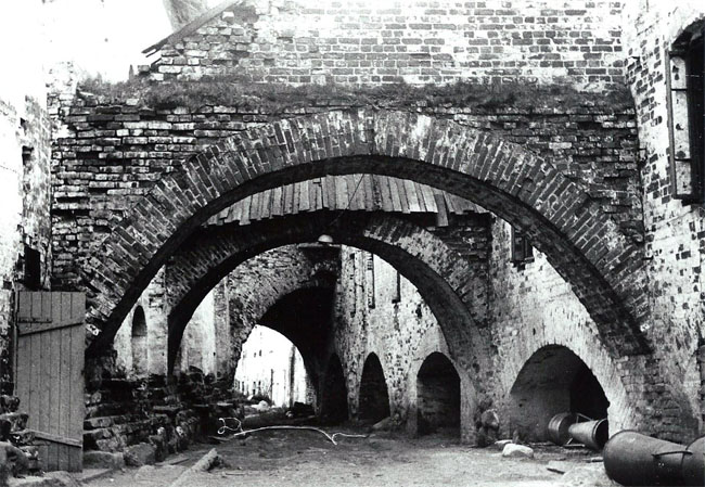 Соловецкий монастырь в 1986 году. Арки и своды